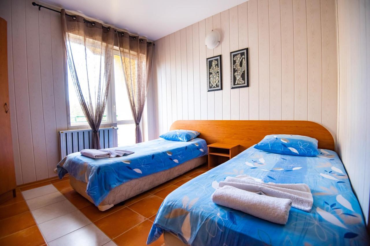 Twin Room,1163358672:JPEG