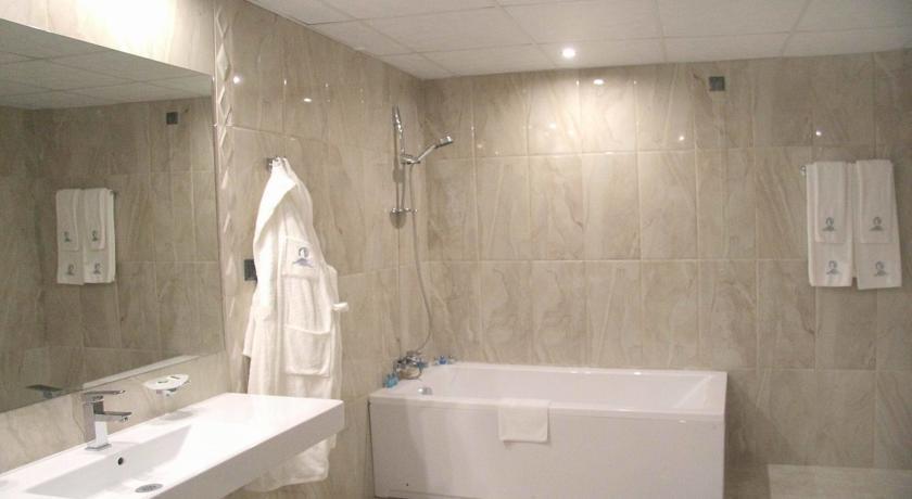 Junior Suite Sea View (2 Adults + 2 Children)