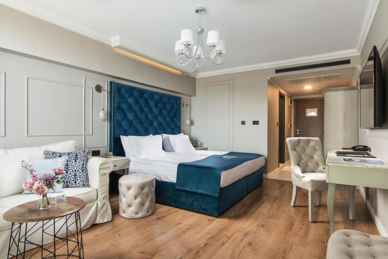 Deluxe Double Room with Balcony and Side Sea View (2 Adults + 2 Children) - Free Parking and Spa Access
