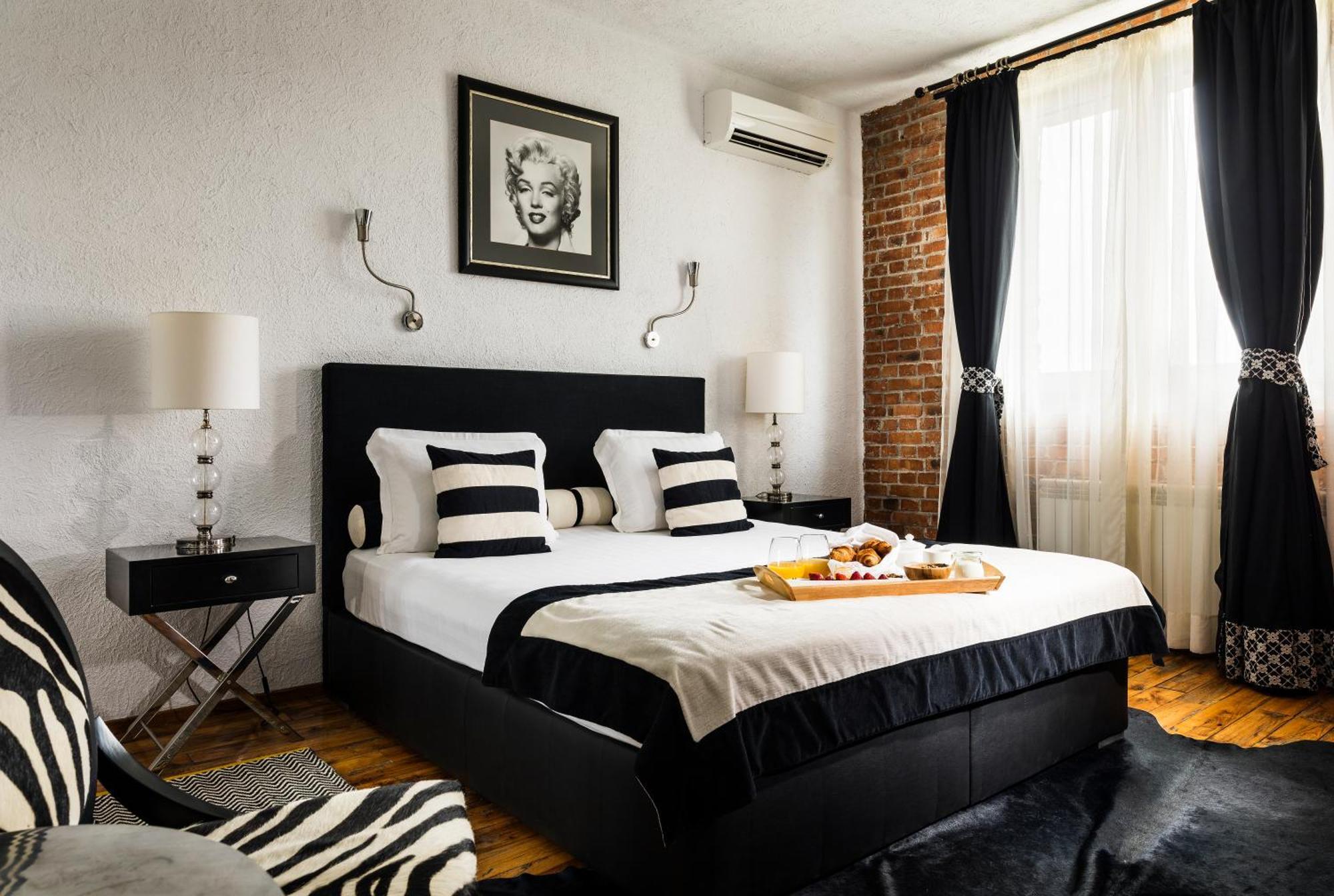 Boutique Room,1543313659:JPEG