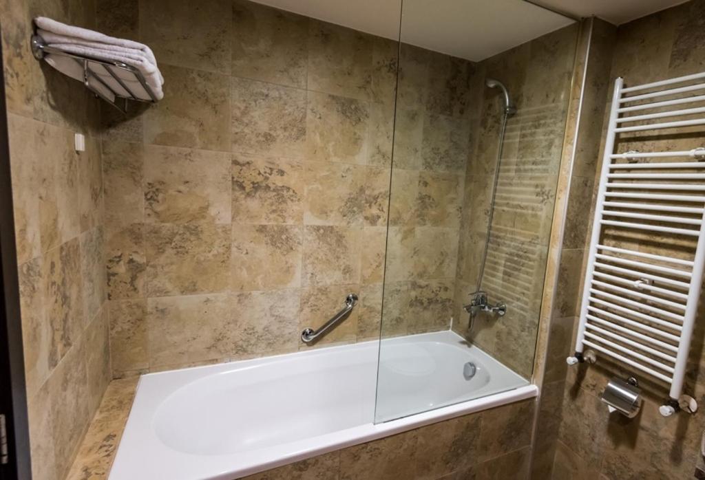 Deluxe Double or Twin Room Balcony,1619757181:JPEG