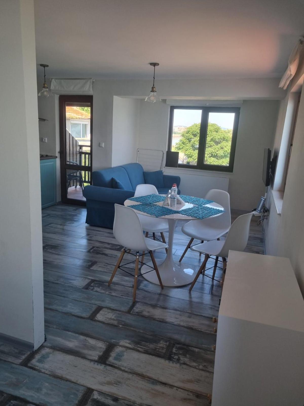 Deluxe One-Bedroom Apartment with Sea View