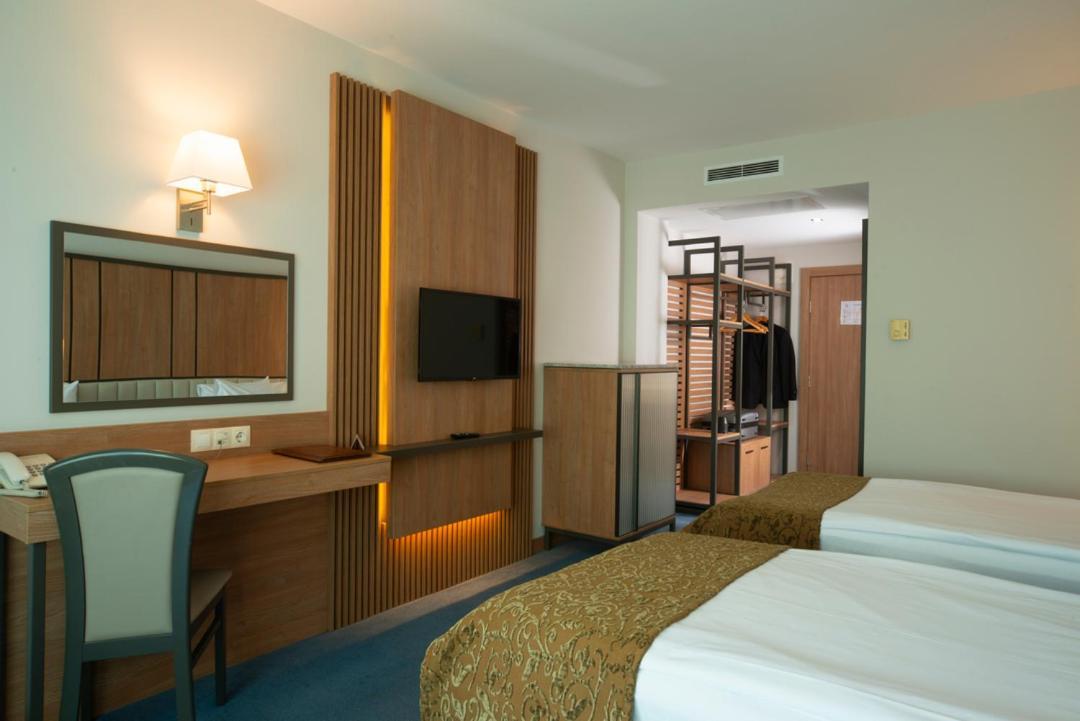 Twin Room,1619167764:JPEG