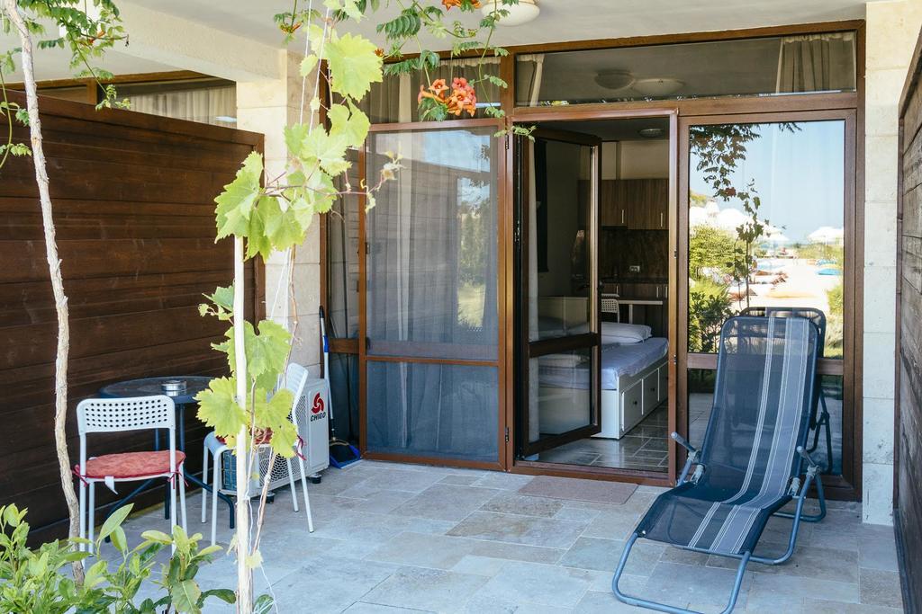 Studio Apartment with Patio and Sea View