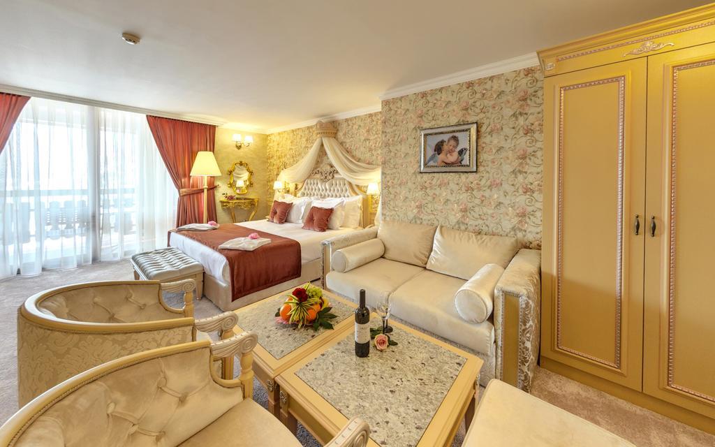 Deluxe King Suite - Jiji