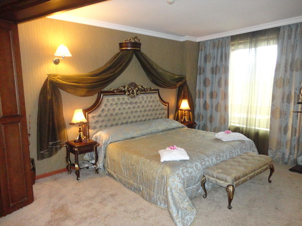 Suite with Hot Tub