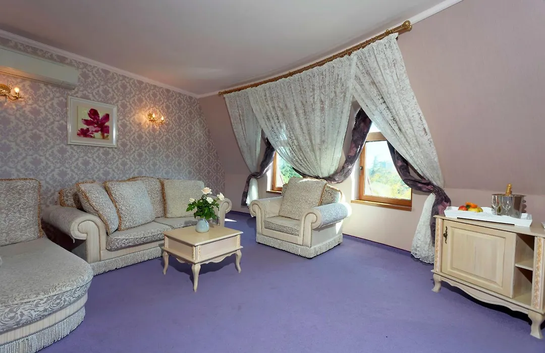 Kristel Hotel-1