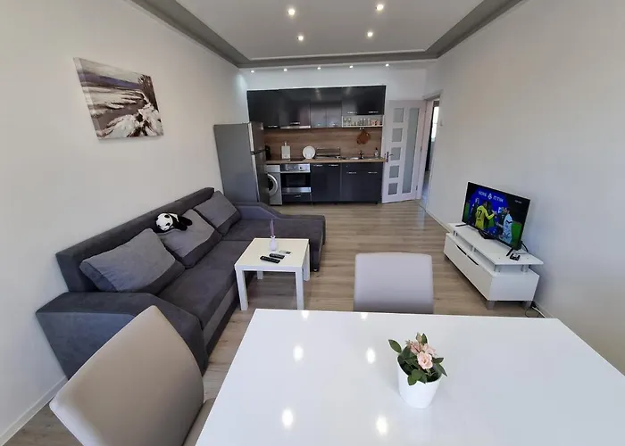 Luxury Two Bedroom Crown Apartament
