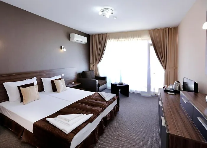 Pomorie hotels near Billa