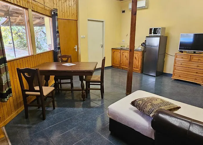 Hoteles cerca de Cultural Center Trakart